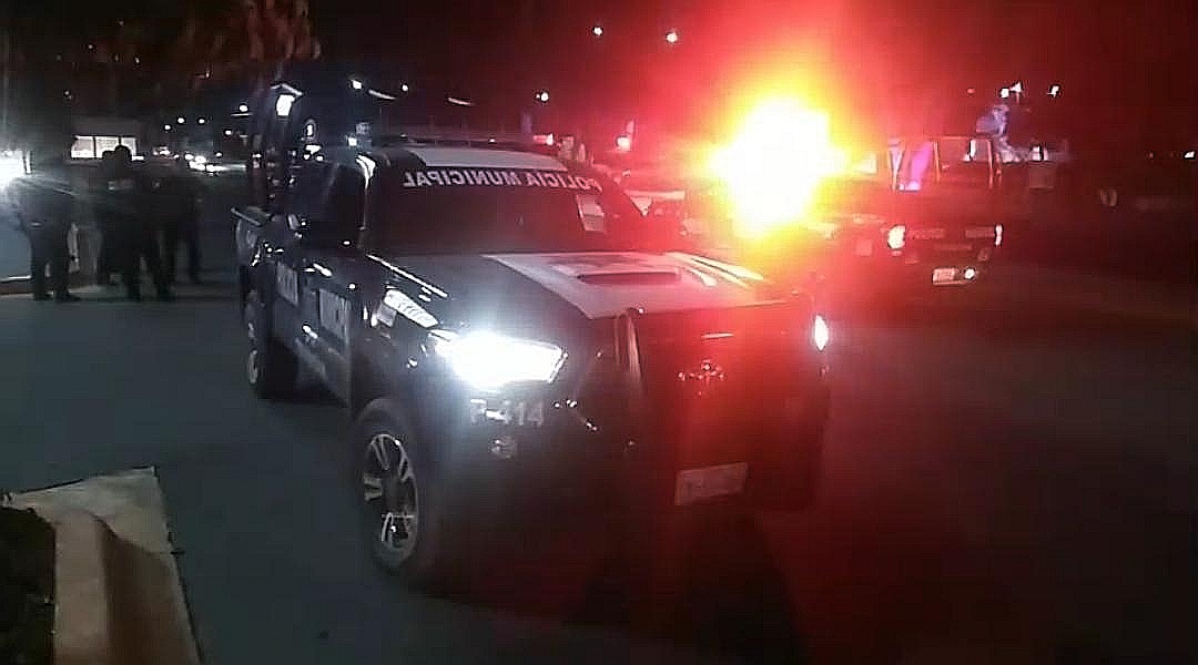 Asaltantes apuñalan a policía municipal (Especial)