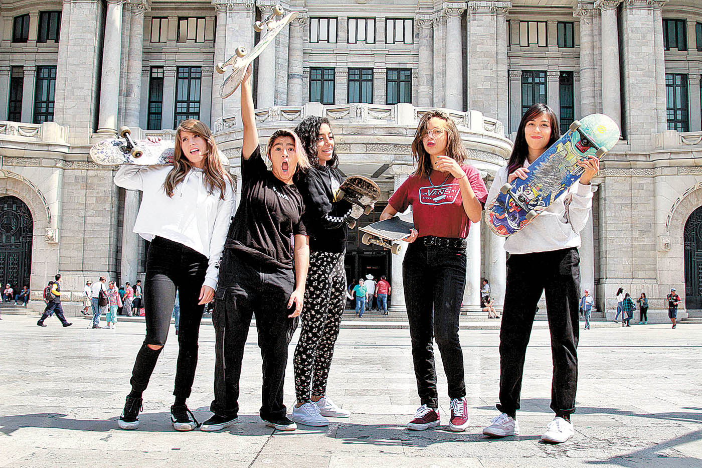 Este grupo de mujeres pretende cambiar la forma en la que se ve el skate femenil en México. (Santiago Chaparro)