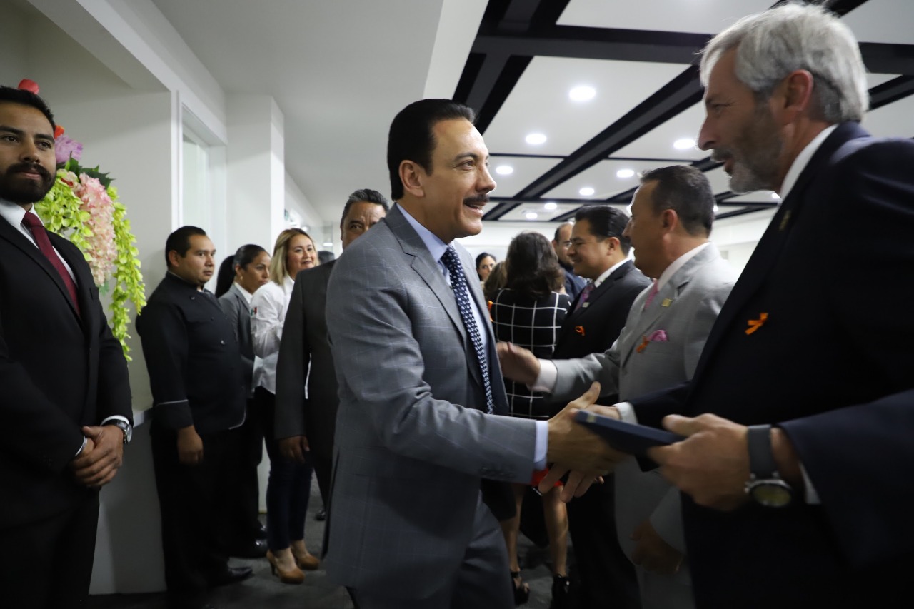 Omar Fayad en la ceremonia de cinco nuevos presidentes de las cámaras que integran el CCE. (Cortesía)
