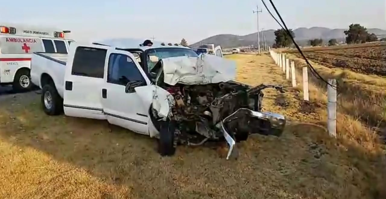 Choca camionetacon migrantes en Hueyotlipan (Especial)