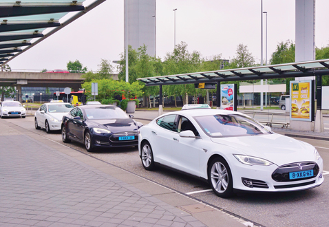 La compaía espera lanzar su servicio de taxis robot a de finales de 2020.