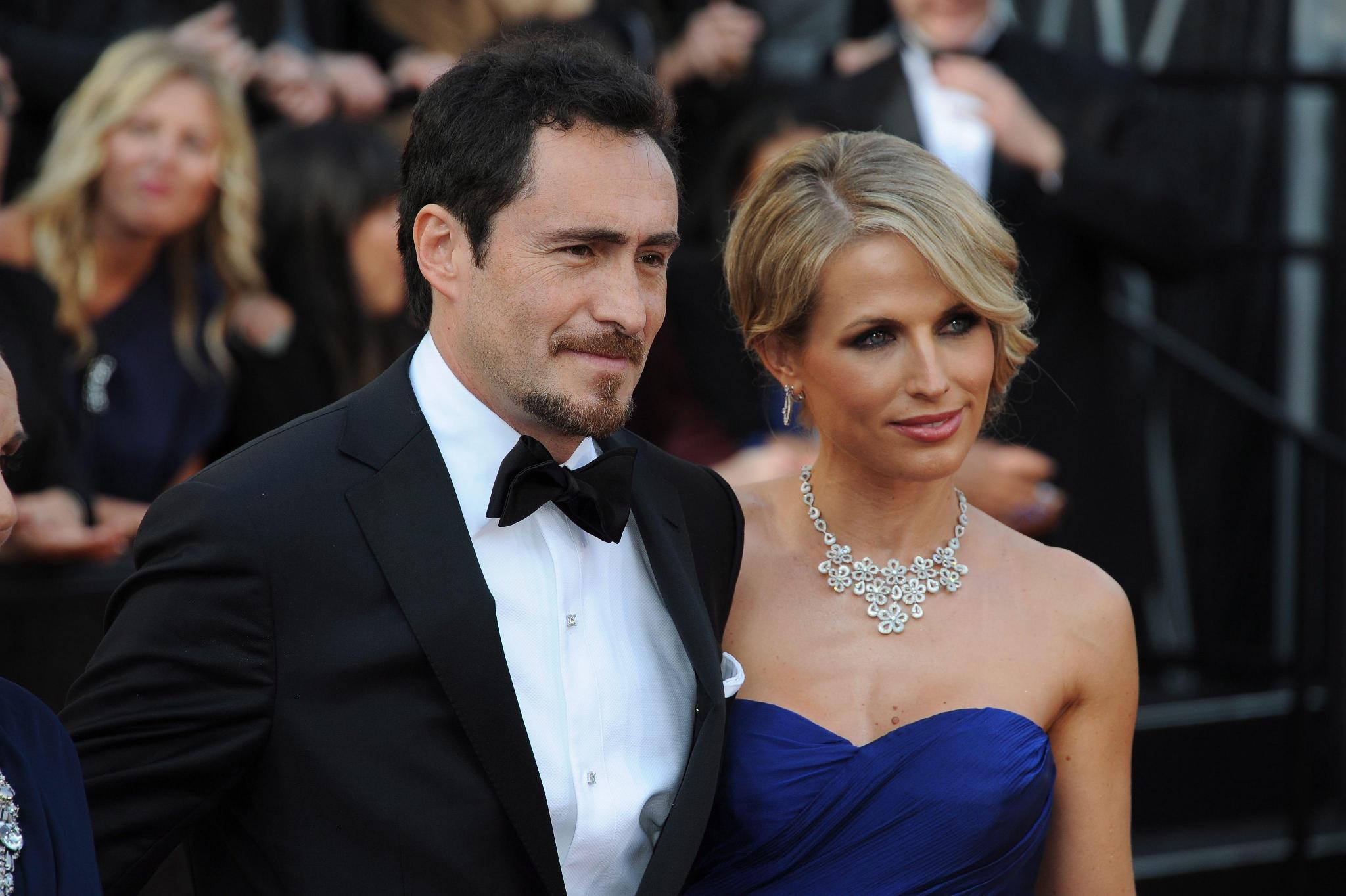 Demián Bichir denunció que periodistas intentan entrevistarlo, a pesar de que él pidió espacio (EFE).