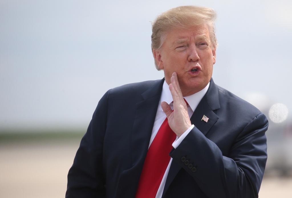 El presidente de Estados Unidos, Donald Trump, instó a sus compatriotas a protegerse con la vacunación. Reuters