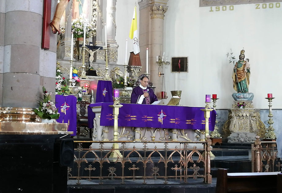 El sacerdote pide que haya más claridad y propuestas. (Luis Alatorre)