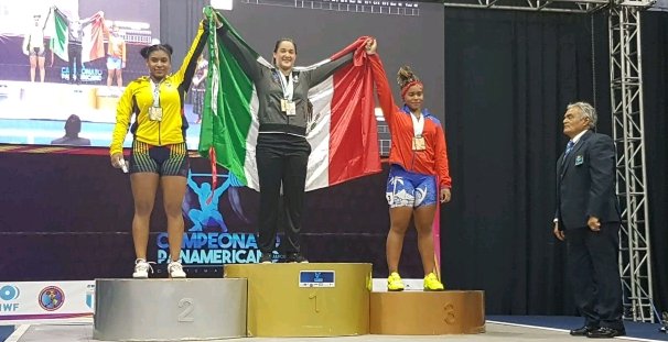 Anacarmen Torres ganó medallas en el Panamericano de Levantamiento de Pesas (Twitter @COM_Mexico)