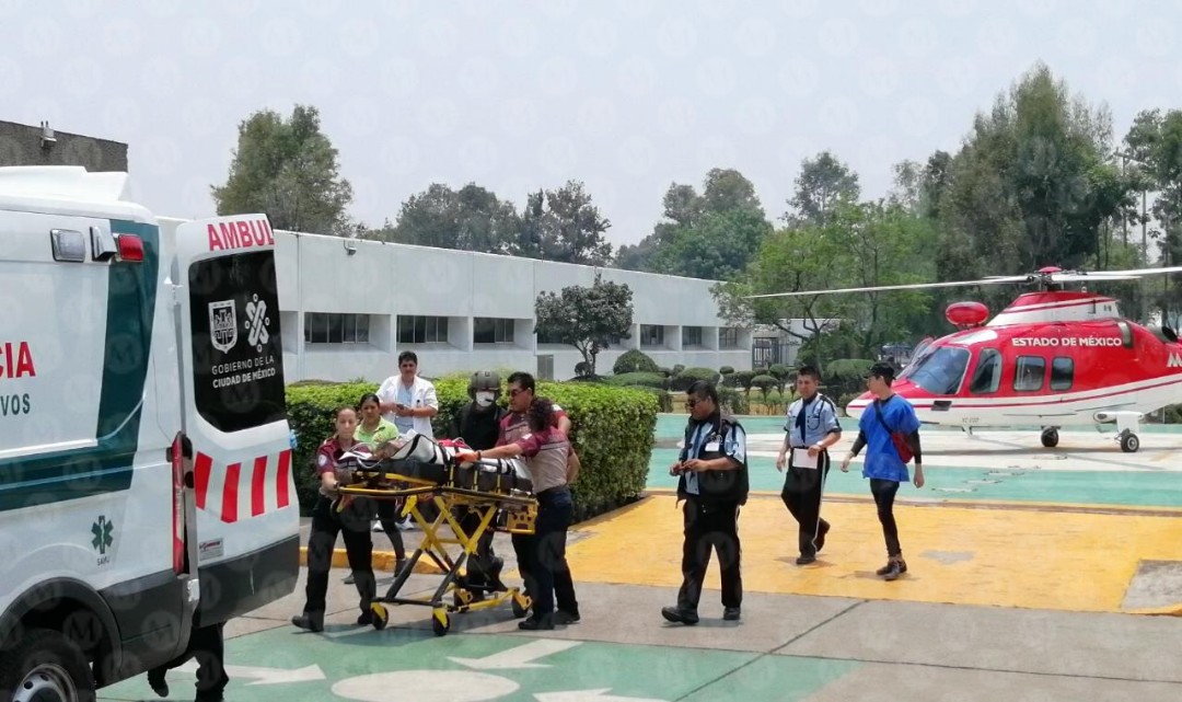 Una mujer fue trasladada en un helicóptero a un hospital en la Ciudad de México. (Jorge Becerril)