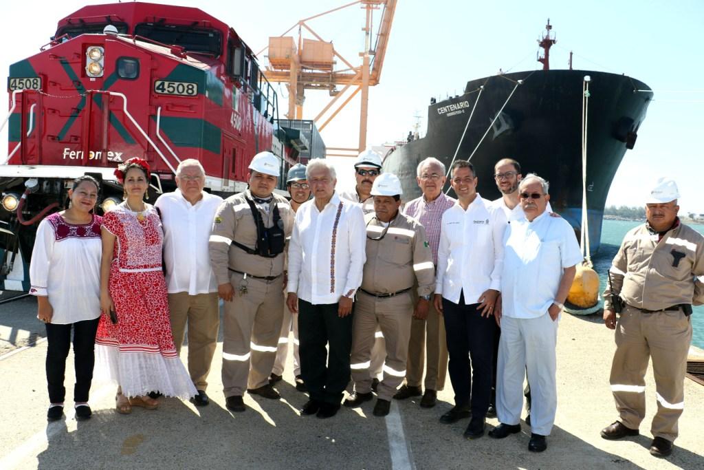Pueblos y comunidades indígenas del Istmo de Tehuantepec avalaron el proyecto del gobierno federal para esa zona (Cuartoscuro)