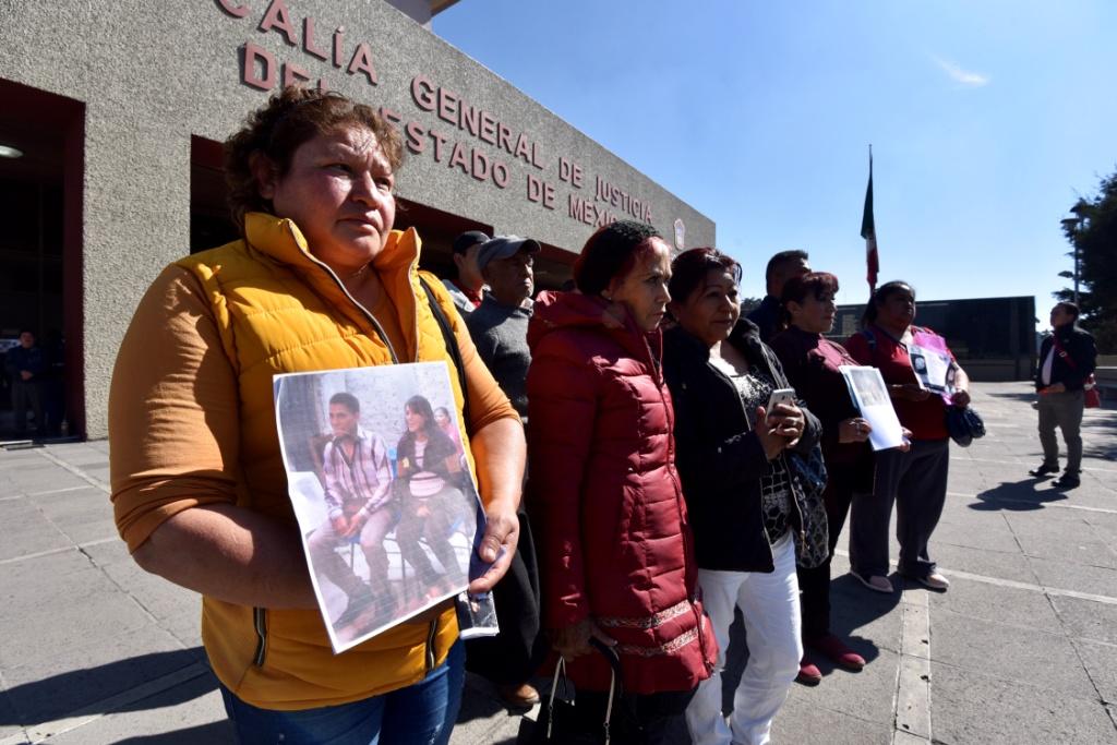 Madres de víctimas de feminicidios se manifiestan a las afueras de la Fiscalía General de Justicia del Estado de México (Cuartoscuro)