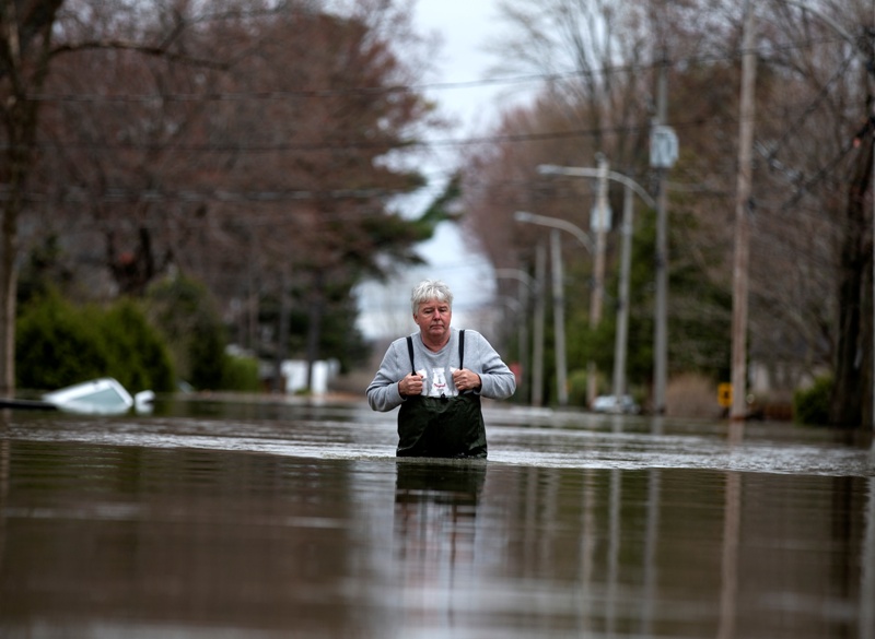 Miles de personas fueron afectadas por las inundaciones. (EFE)