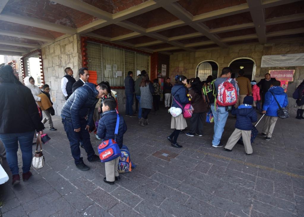 Más de 2.4 millones de alumnos de educación básica regresan a clases. Cuartoscuro