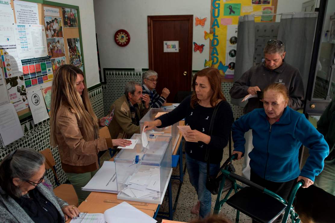 La participación ciudadana en las elecciones españolas alcanzó 60%, una cifra histórica. (AFP)