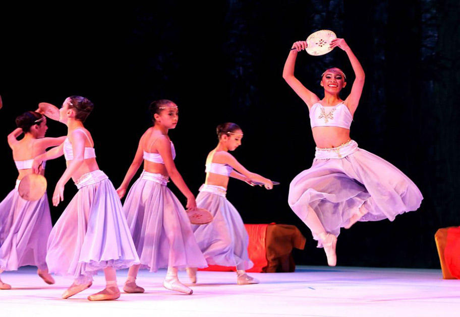 Bailarinas de Ballet en el Día Internacional de la Danza. (Especial)