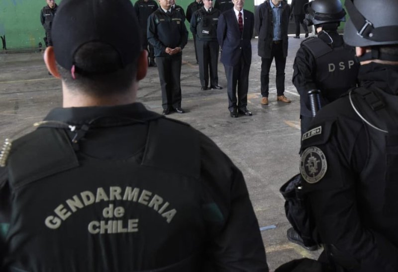 El policía fue detenido por sus propios compañeros.