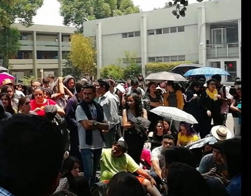 Durante la asamblea estudiantil de esta tarde. (Especial)