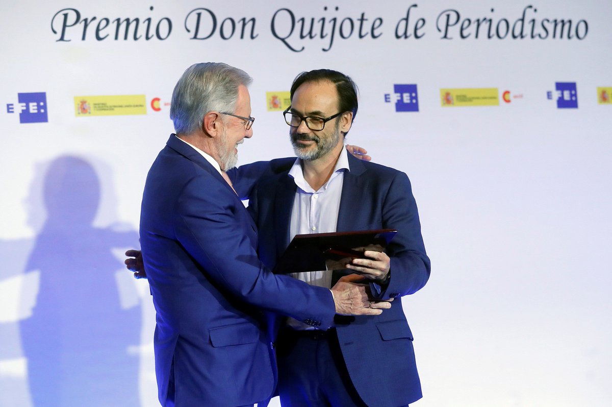 El periodista fue reconocido en España. (Tomada de @lopezdoriga)