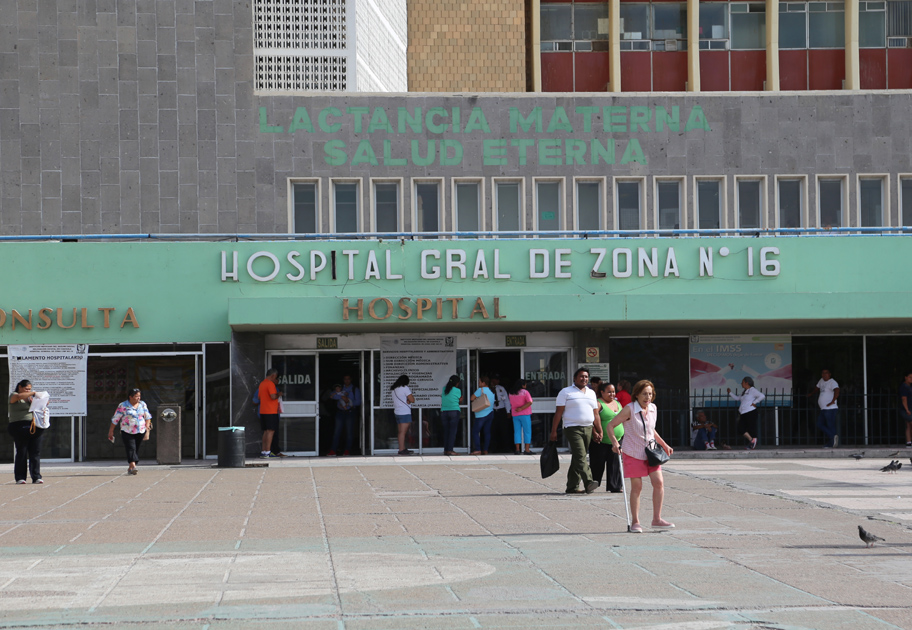 En la 16 se encontraron 40 cajas con 60 mil recetas presuntamente apócrifas. (Martín Piña)