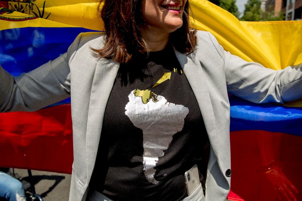 Mientras que Juan Guaidó posee el respaldo de Estados Unidos, Canadá y algunos países de América Latina, Nicolás Maduro aún conserva su respaldo (AP)
