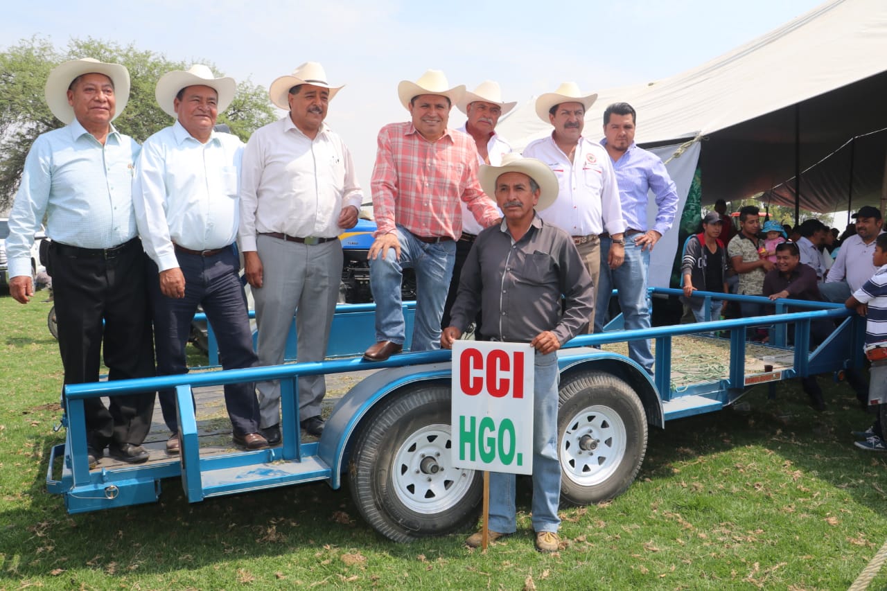 Se llevó a cabo la entrega de apoyos agropecuarios en “La Ollita” Cerro Colorado. (Cortesía)