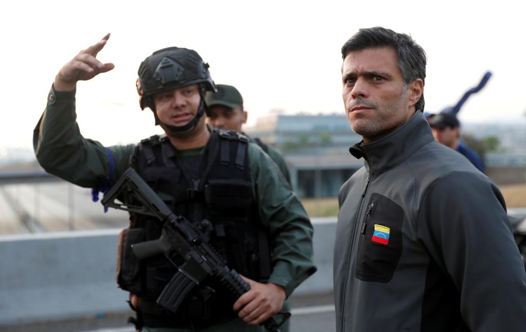 López se entregó a las autoridades venezolanas el 18 de febrero de 2014. Reuters