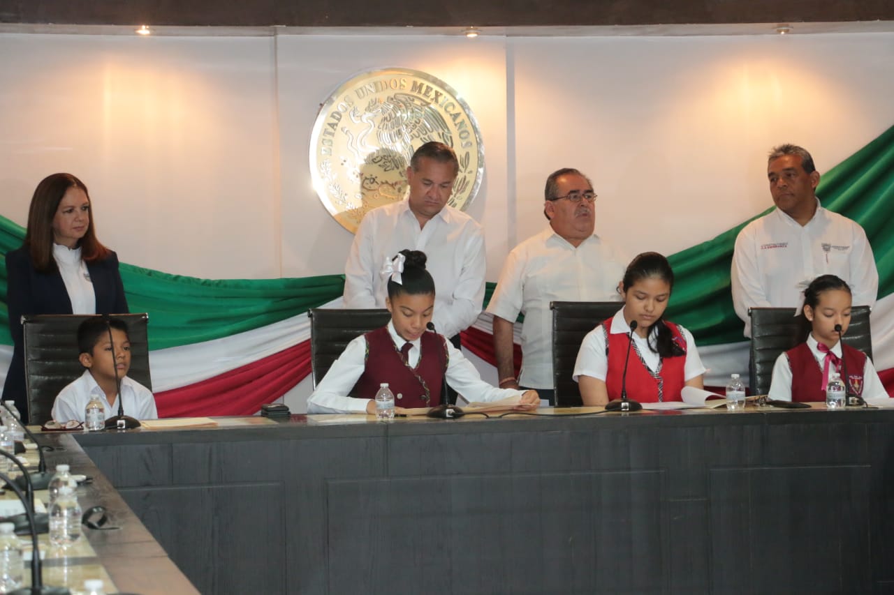 Sesión de Cabildo de niños gobernantes por un día en Ciudad Madero (Yazmín Sánchez)