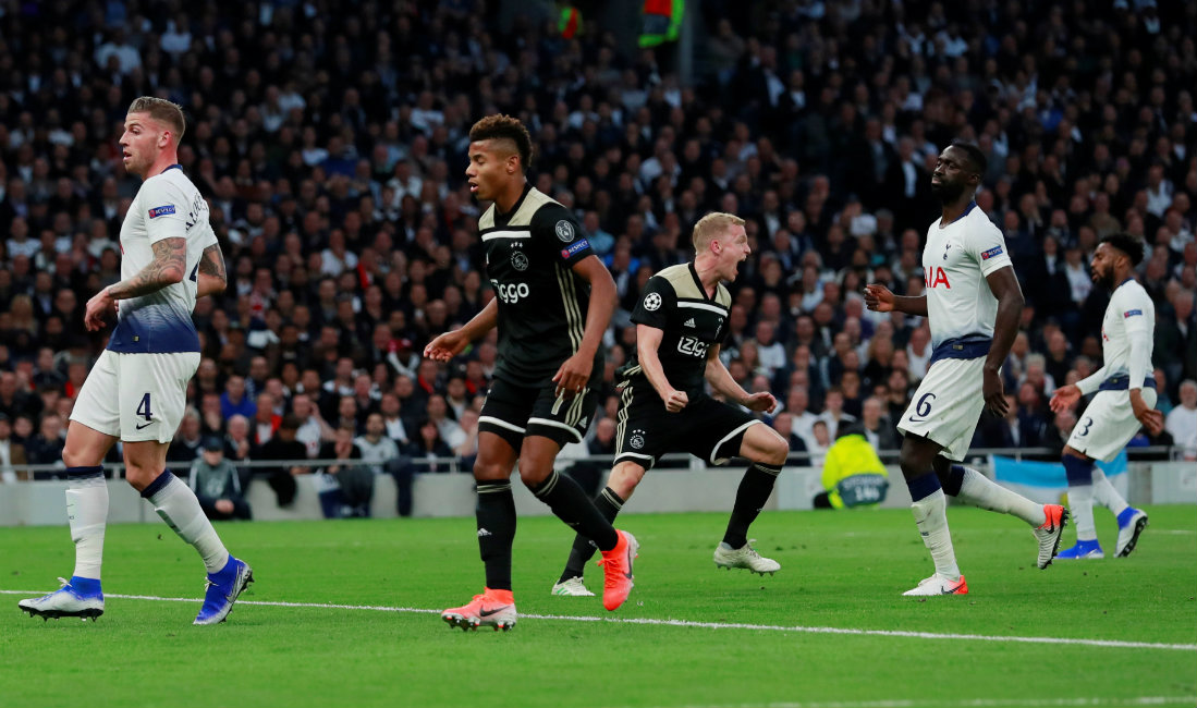 Van de Beek marcó el tanto del triunfo para los holandeses (Reuters)
