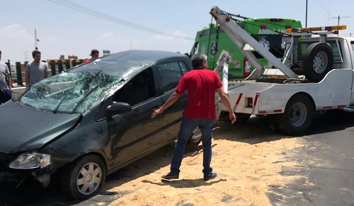 El accidente provocó la movilización de los servicios de urgencias. (Abadiel Martínez)
