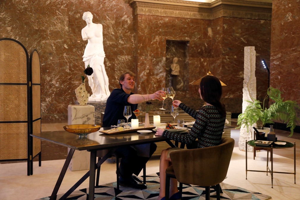 Daniela Molinari y Adam Watson, los afortunados huéspedes del Louvre (Reuters).