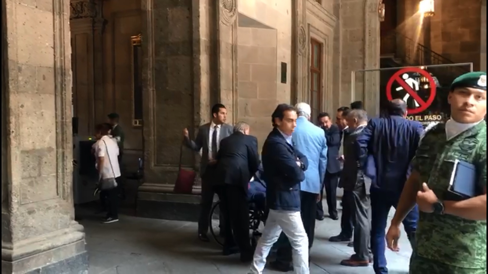Los líderes de los distintos sindicatos del país llegaron a Palacio Nacional en donde comerán con el presidente Andrés Manuel López Obrador (Jannet Ló