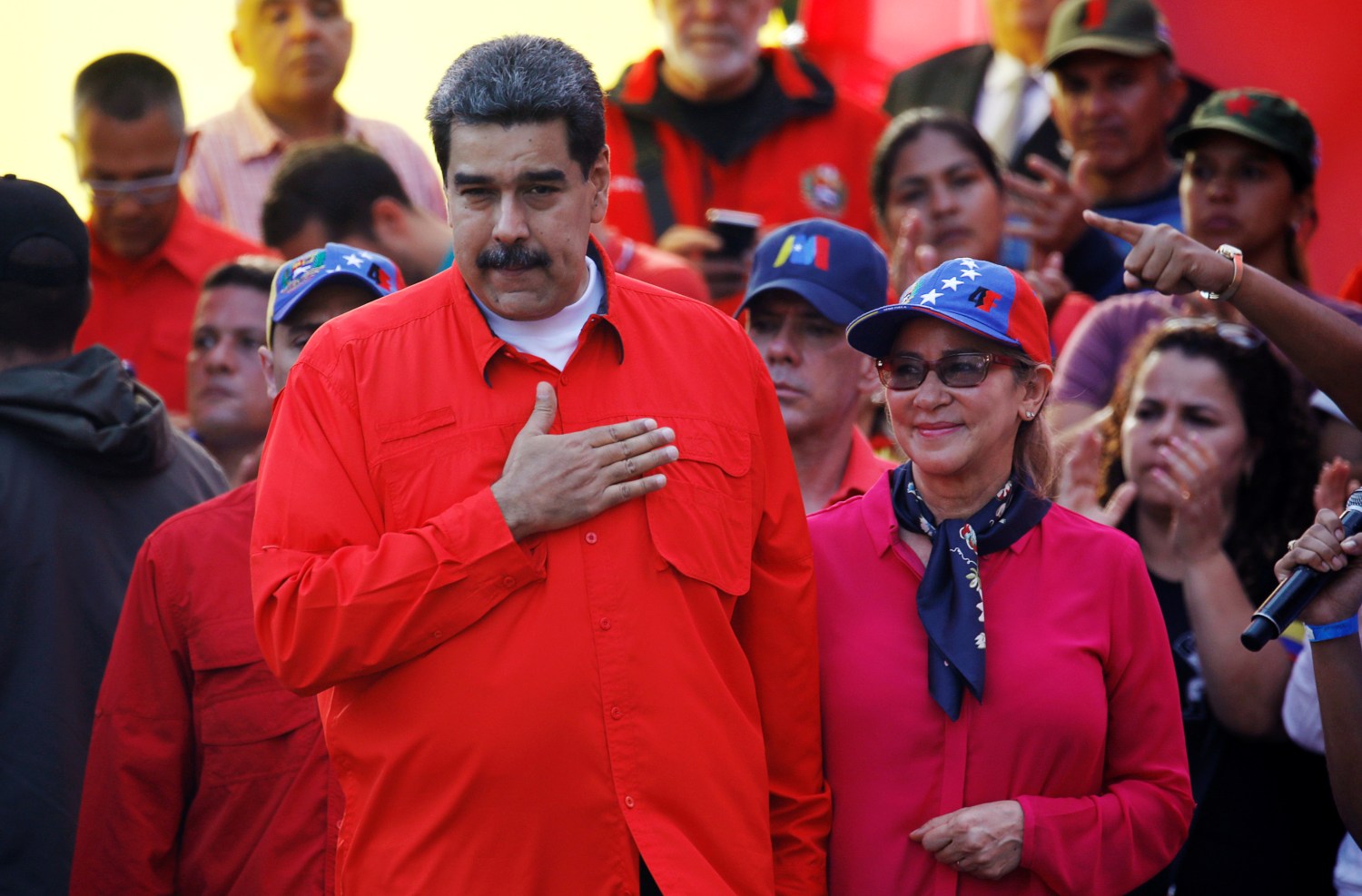 Nicolás Maduro pidió a cadetes elegir entre "el imperio yanqui o la Venezuela chavista" . EFE
