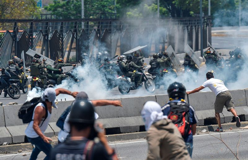 Al menos ocho personas han sufrido lesiones en Caracas debido a la violencia suscitada en algunas de las manifestaciones antigubernamentales. (AFP)