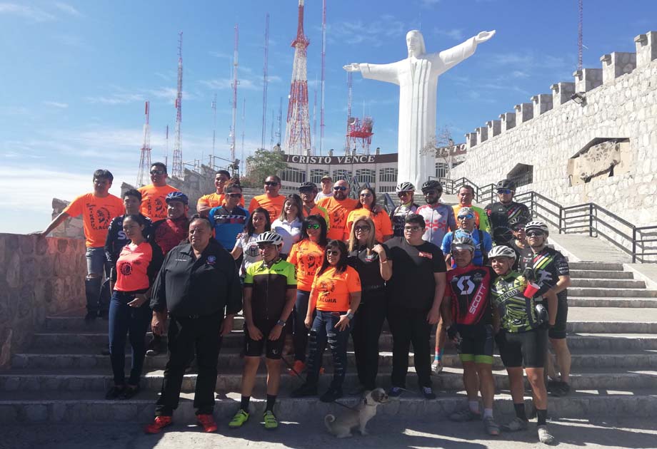 El Club de ciclismo Kikapú en el Cristo de las Noas. (Carlos Hernández Castrejón)