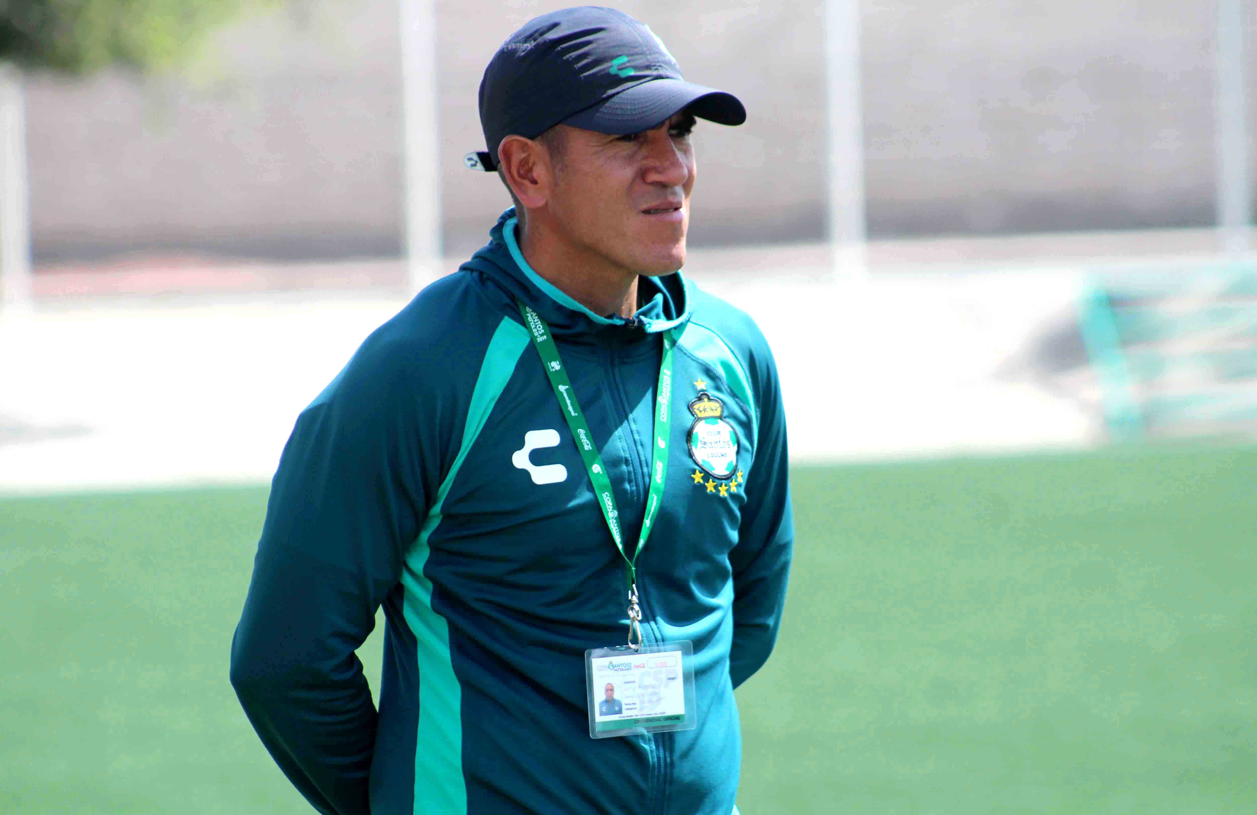 Jorge Campos Valadez asegura que el equipo local tiene nivel a nivel extranjero. (Carlos Hernández Castrejón)