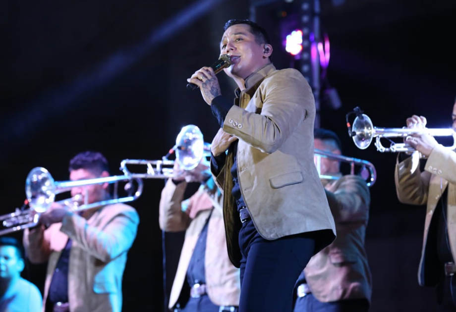Edwin Luna y La Trakalosa le cantaron a las madres durante casi dos horas. ()