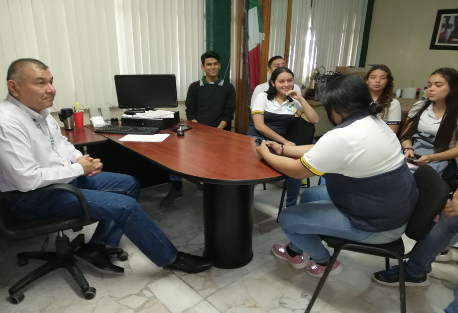 Los estudiantes tenían contemplado pagar su certificado con el dinero de la beca. (Isis Rábago)