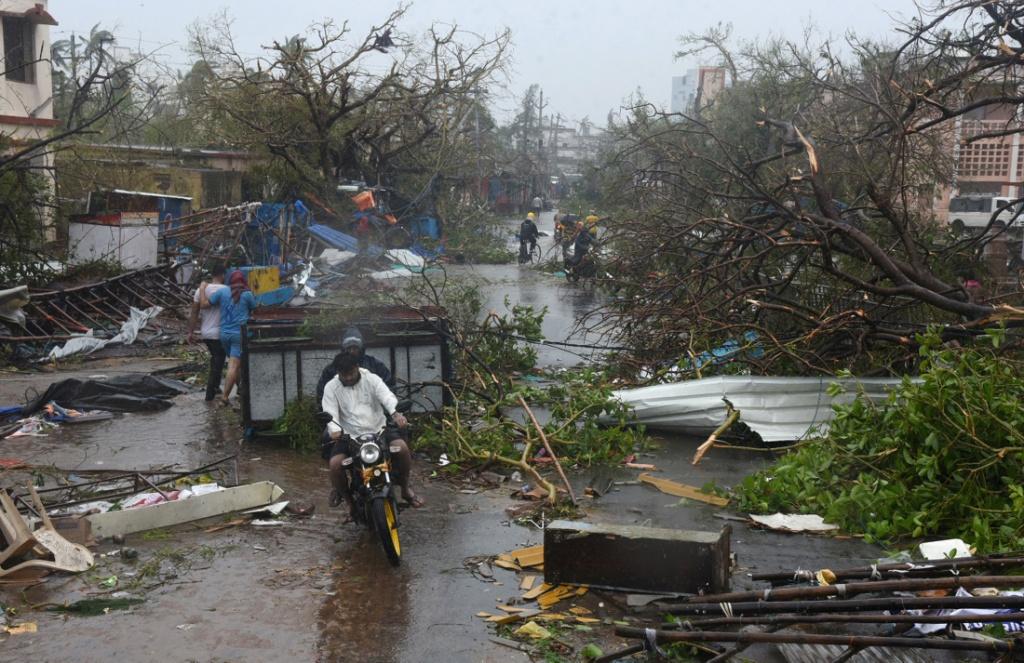 Las fuertes lluvias y ráfagas de viento asociadas al ciclón también causaron al menos 160 heridos. Reuters