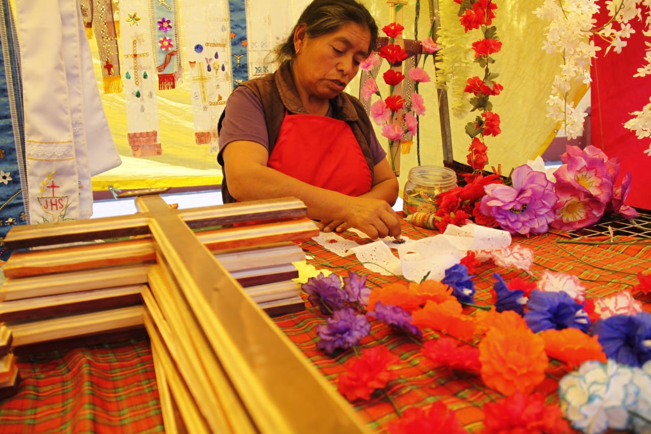 Integran nuevos materiales, diseños y tipos de bordado a su trabajo (CLAUDIA AGUILAR)