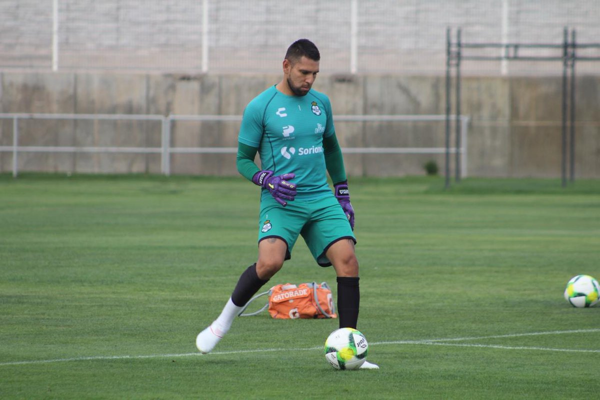 Jonathan Orozco dijo que este domingo Santos jugará por el prestigio y su afición. (Cortesía Twitter)