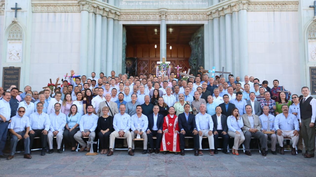 Más de mil 500 personas acudieron a la misa (Foto Dany Béjar)