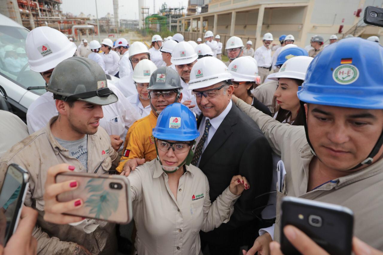 El Presidente visitó la refinería de Cadereyta. Foto: Especial