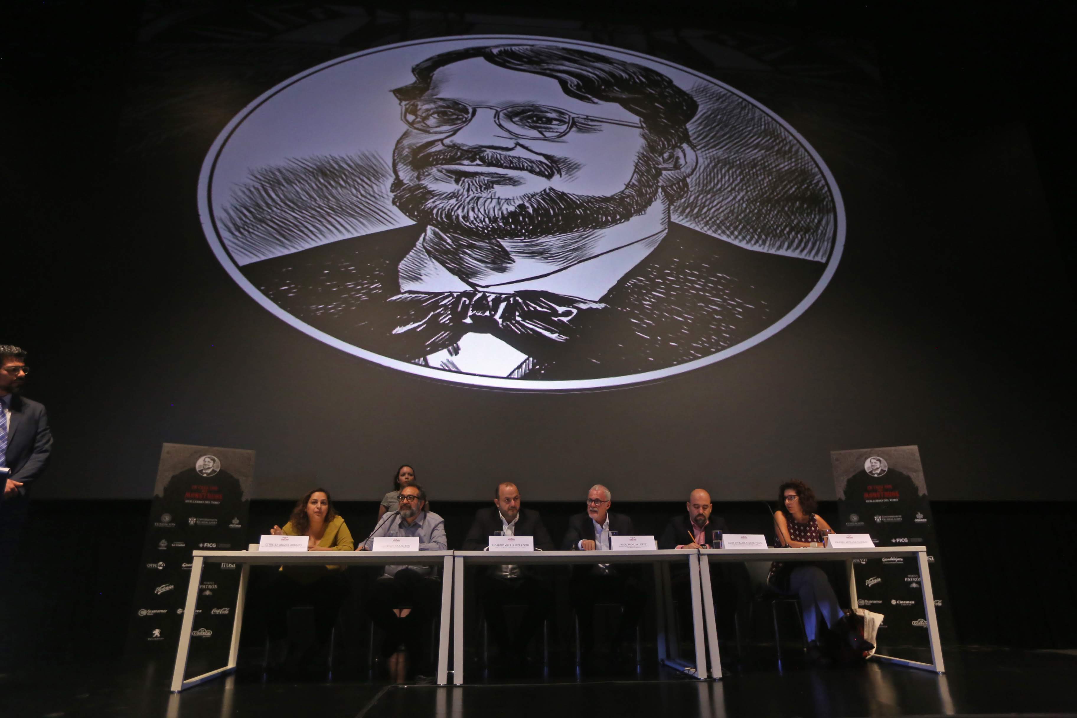 En rueda de prensa presentaron En casa con mis Monstruos de Guillermo del Toro (Fernando Carranza).