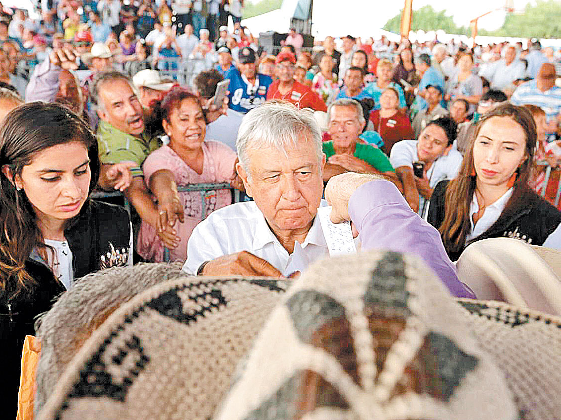 Una ayudantía se encarga de la seguridad del mandatario federal. (Jesús Quintanar)