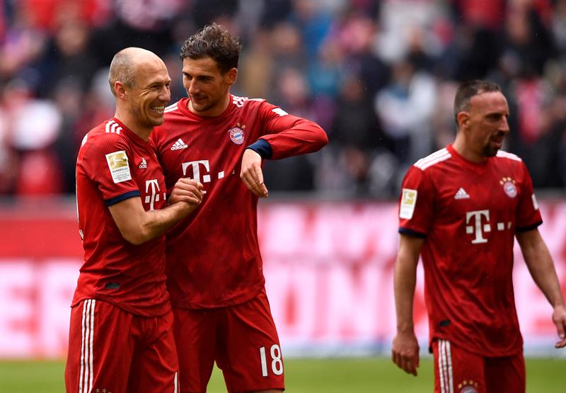 Bayern Múnich vence y mantiene liderato en la Bundesliga (Reuters)