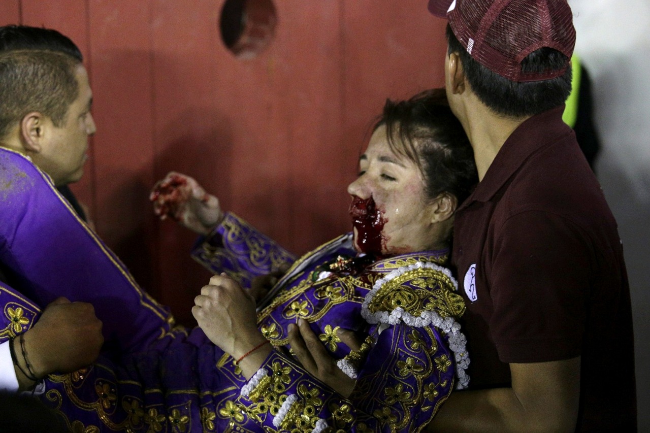 Hilda recibía al toro de rodillas cuando fue embestida (Agencia Enfoque)