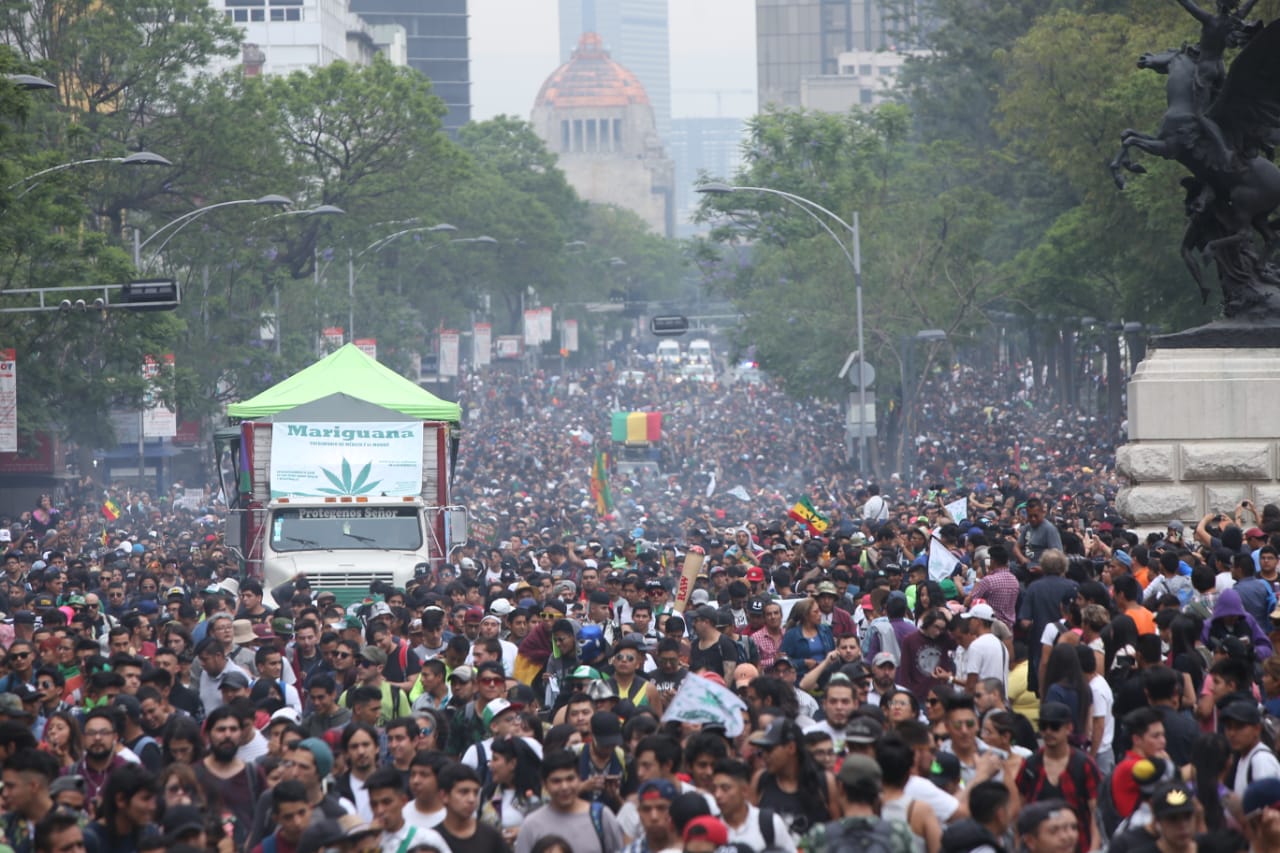 Los manifestantes partieron de la Alameda Central y se dirigen al Zócalo de la Ciudad de México. (Juan Carlos Bautista)