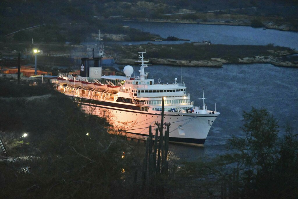 La nave Freewinds estaba bajo cuarentena en Santa Lucía, pero regresó a su puerto de origen en Curazao hoy por la madrugada. AP