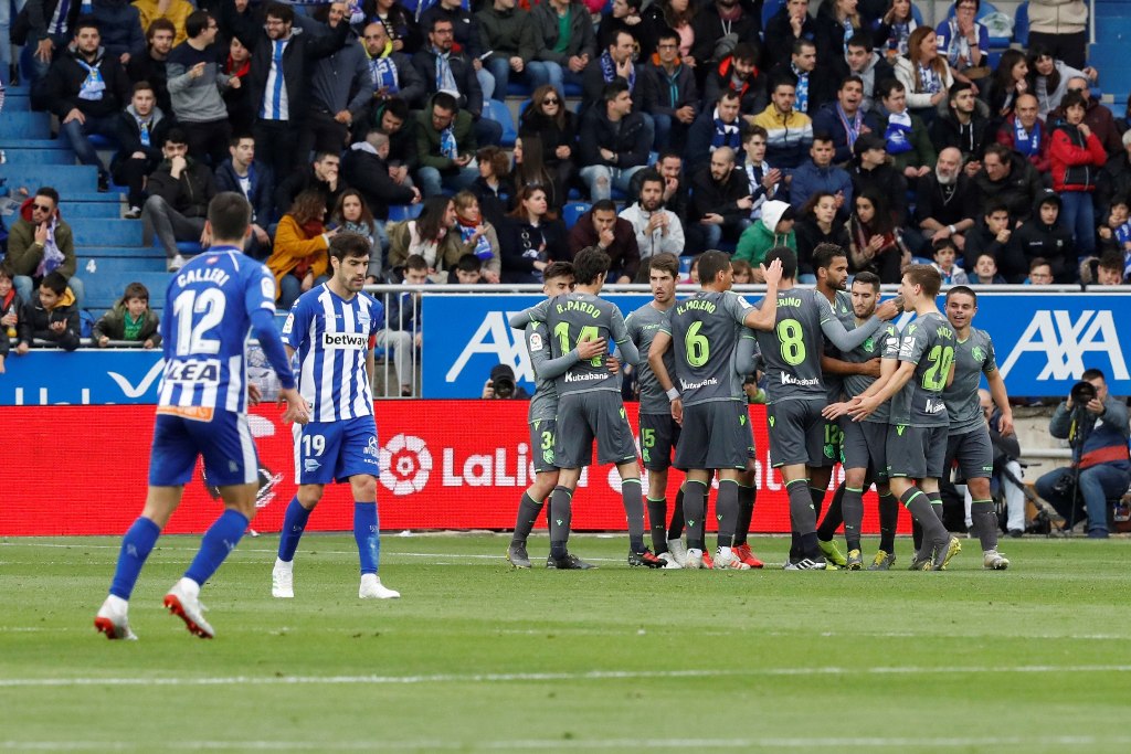 La Real Sociedad celebrando el gol de la victoria (EFE)