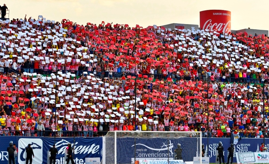 Aficionados del Atlético de San Luis (Imago7)