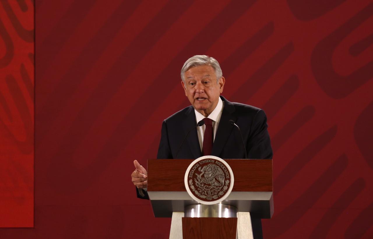 AMLO asegura que no son 'monedita de oro'/Nelly Salas.