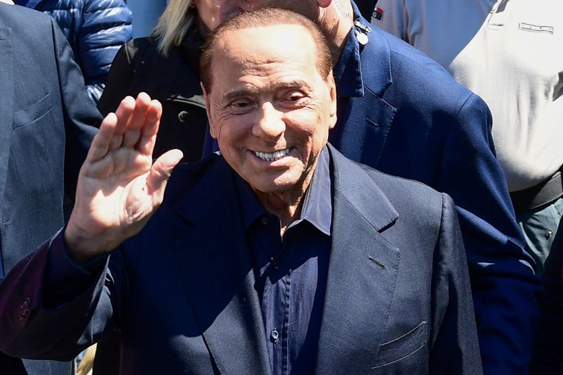 Berlusconi fue ingresado el 30 de abril en un hospital de Milán y operado de urgencia de una obstrucción intestinal. (AFP)