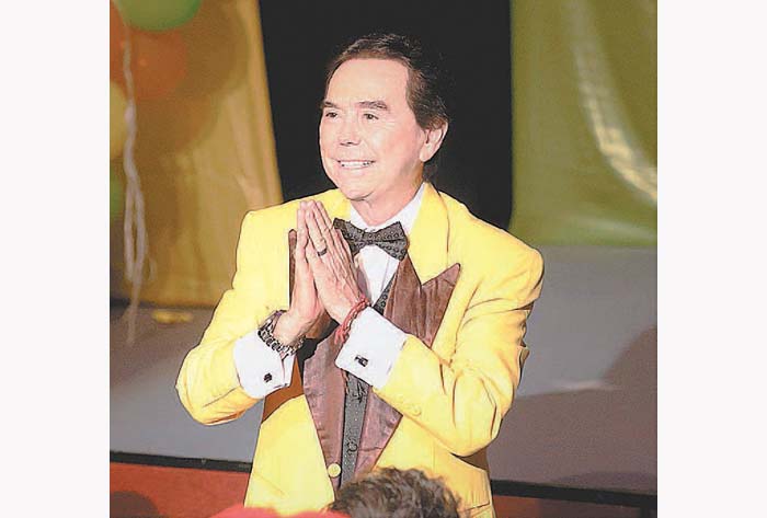 Lázaro Salazar festejó en el Teatro Versalles. Raúl Palacios